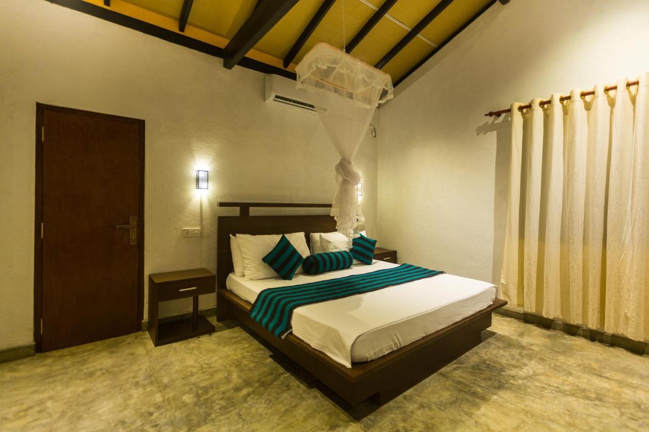Villa River Edge, *