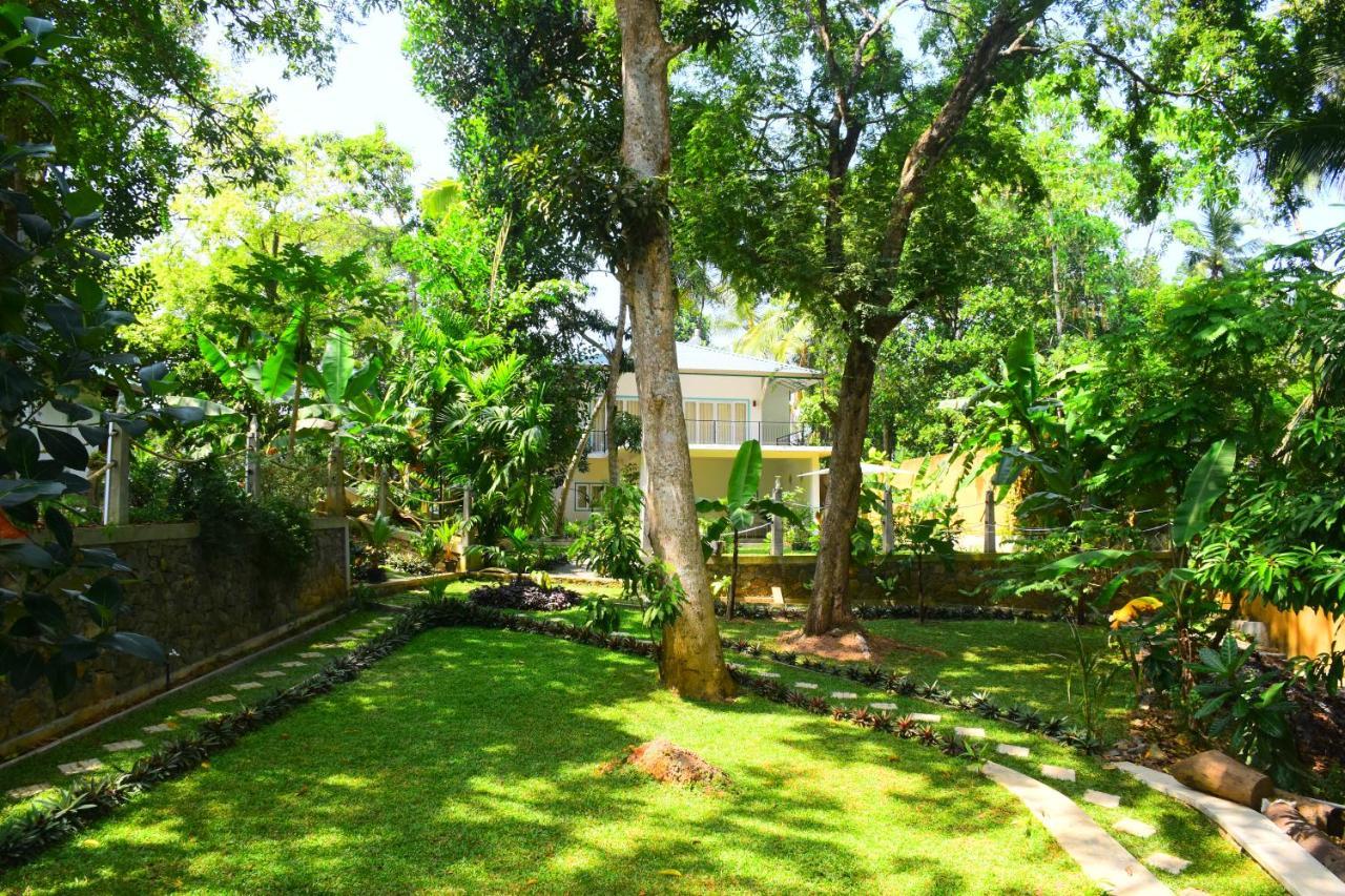 River Edge, Villa