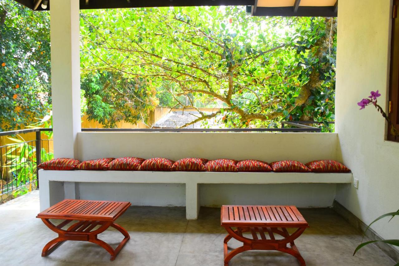 Villa River Edge, *
