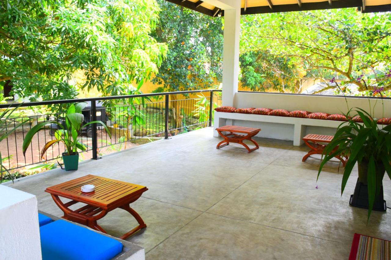 River Edge, Villa *